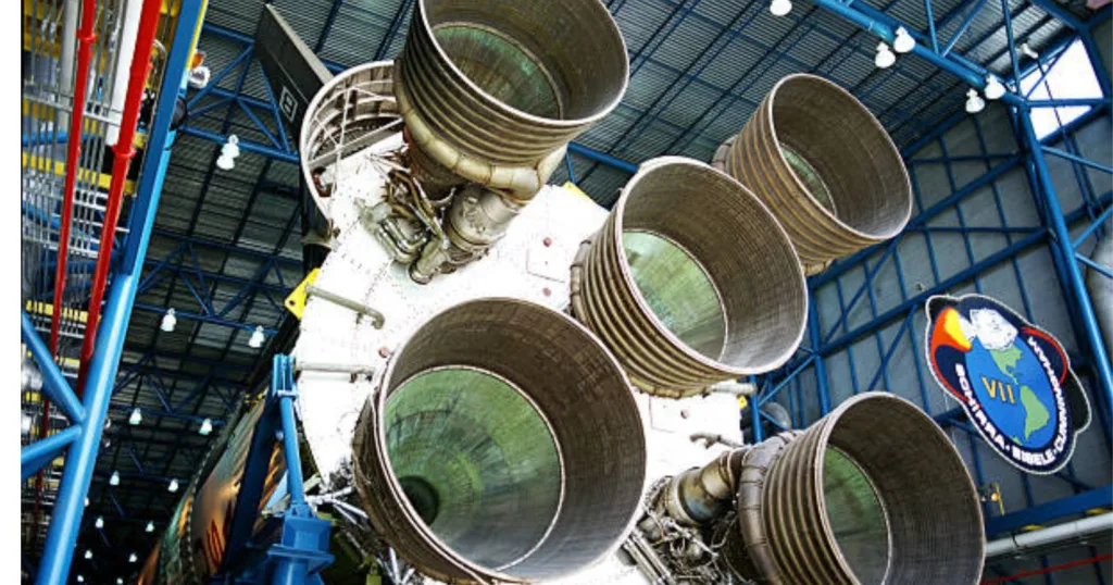 Which type of rocket engine is used to maneuver bitlife